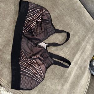 Like new! Sexy! Lululemon no-wire support crossback bra size 38DD